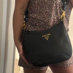 Prada Sacca Vitello black cross bag!